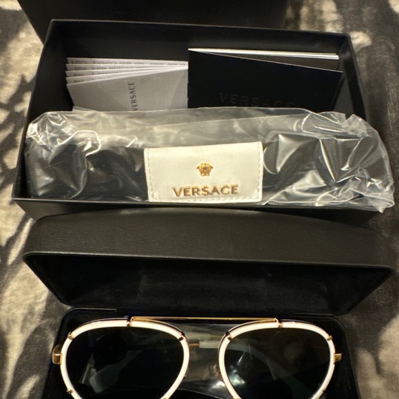 Versace Sunglasses - Picture 9 of 9